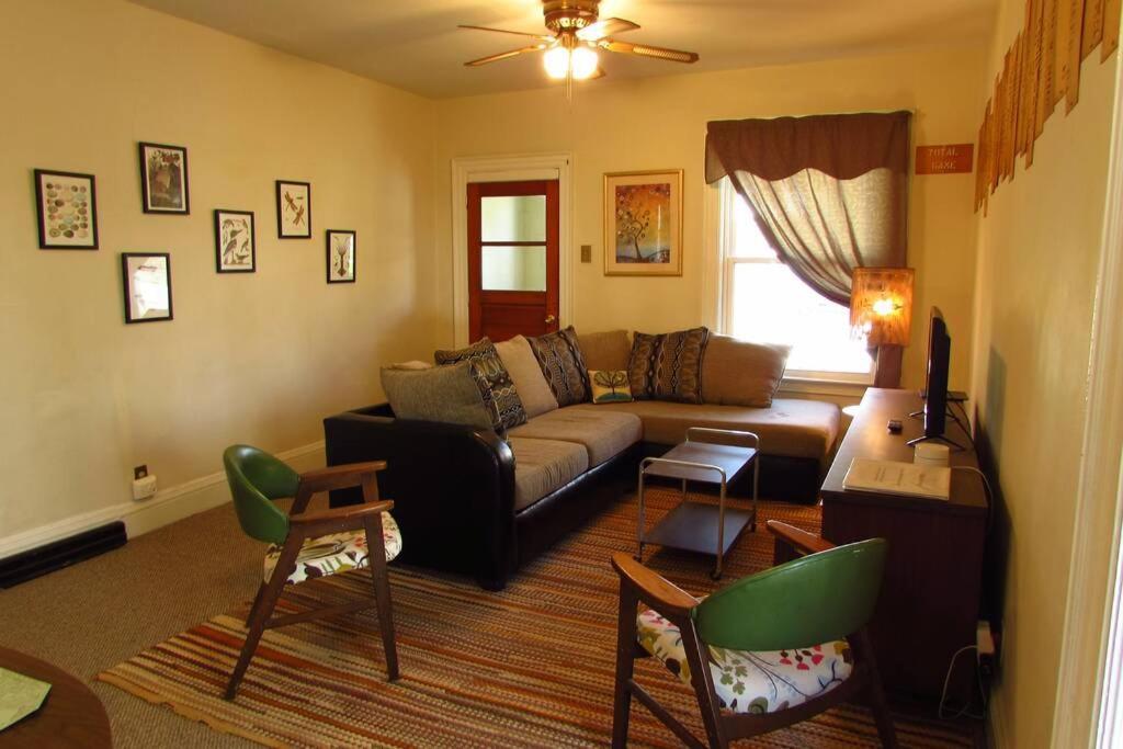 Falls Retreat: Riverside Downtown Getaway Niagara Falls Exterior photo